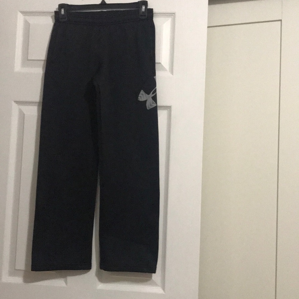 Boys medium Under Armour sweatpants
